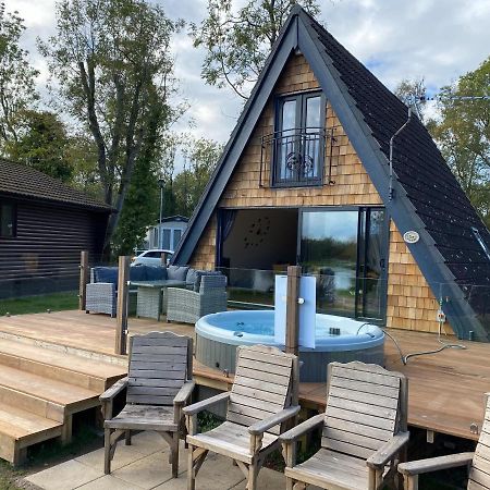 Widgeon Bespoke Cabin Is Lakeside With Private Fishing Peg, Hot Tub Situated At Tattershall Lakes Country Park Exteriér fotografie