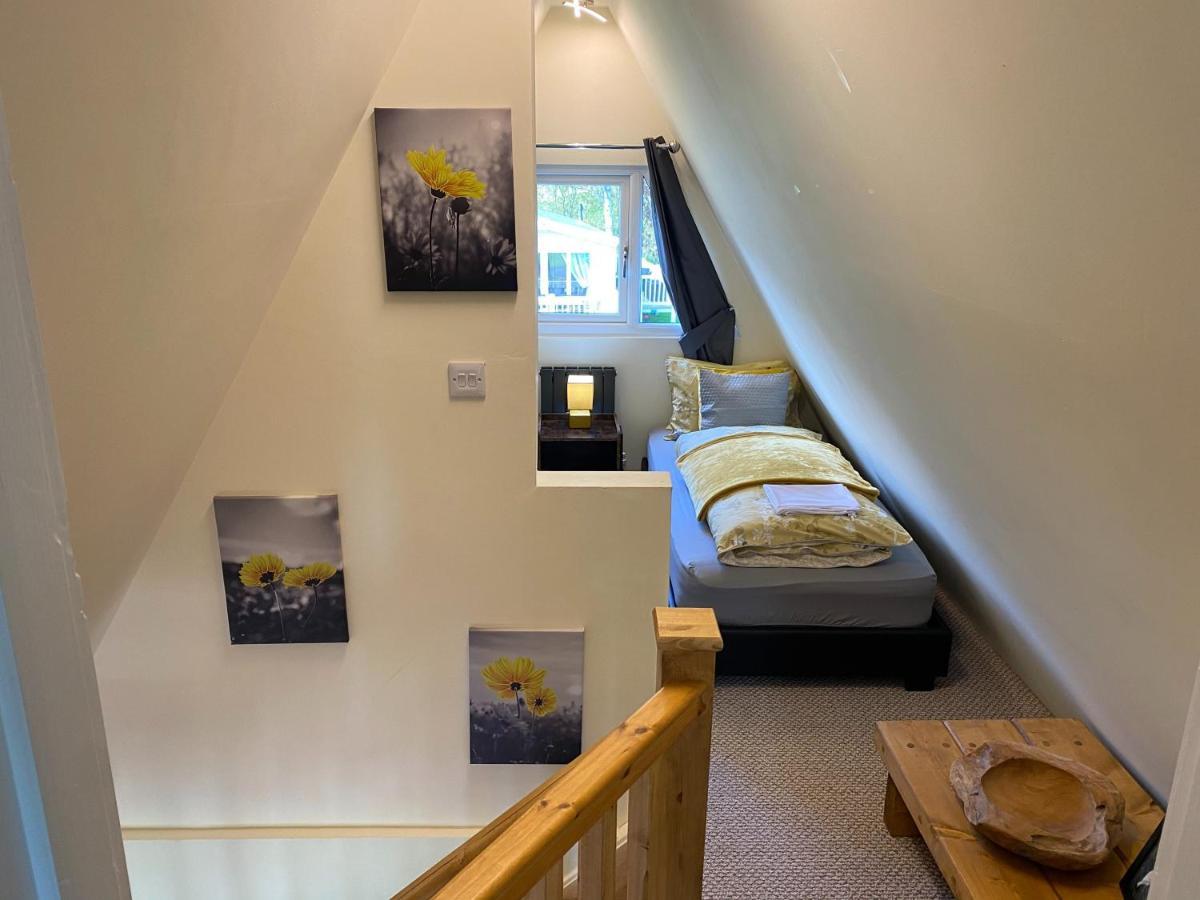 Widgeon Bespoke Cabin Is Lakeside With Private Fishing Peg, Hot Tub Situated At Tattershall Lakes Country Park Exteriér fotografie