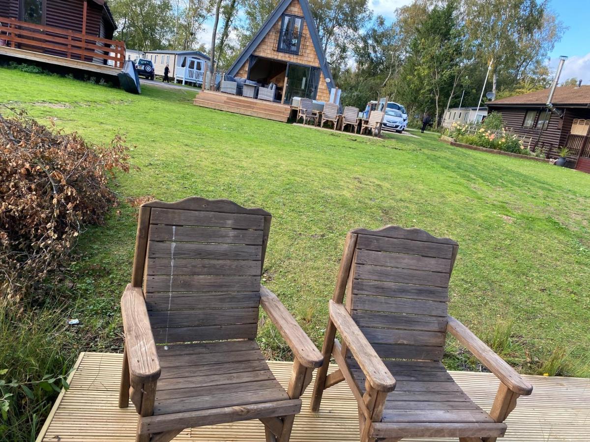 Widgeon Bespoke Cabin Is Lakeside With Private Fishing Peg, Hot Tub Situated At Tattershall Lakes Country Park Exteriér fotografie